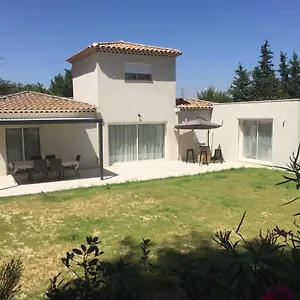 D Hotes Calas 5 Min Gare Tgv Aix Pole D Activites D Aix En Provence Et Arena Bed & Breakfast