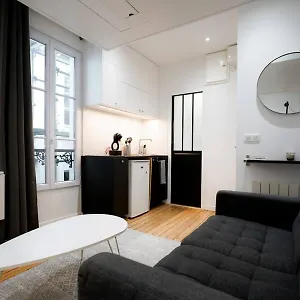 https://petit-studio-tres-charmant.fr-paris.fr